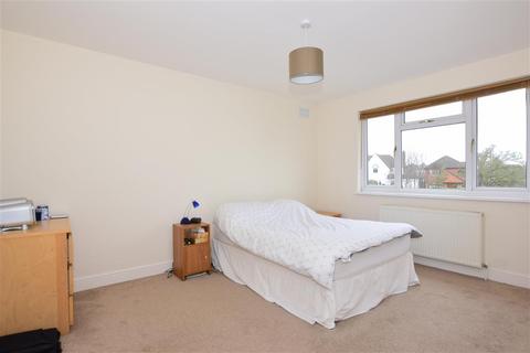 8 The Close, Dartford, DA2 7ES