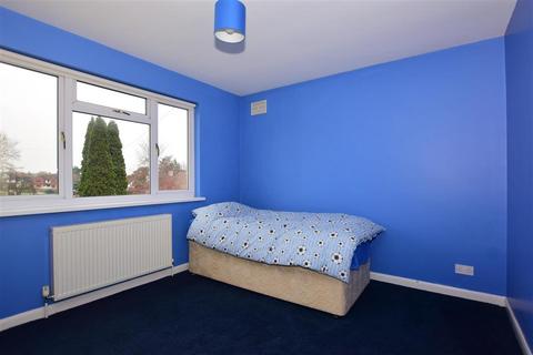 8 The Close, Dartford, DA2 7ES