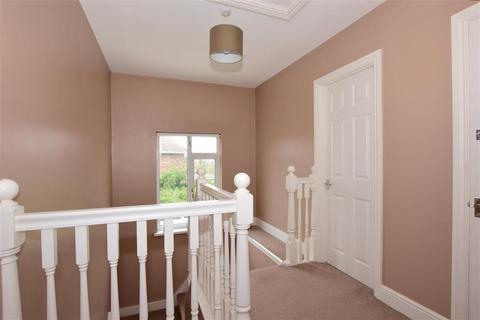 8 The Close, Dartford, DA2 7ES