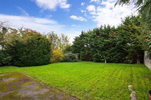 8 The Close, Dartford, DA2 7ES