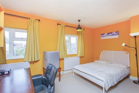 80 Lily Gardens, Wembley, HA0 1DW