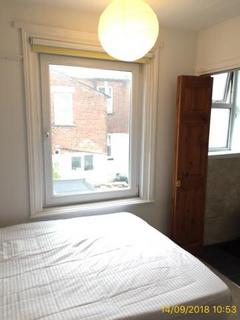 2 bedroom terraced house to rent, Rosewood Terrace, St James, Exeter, EX4