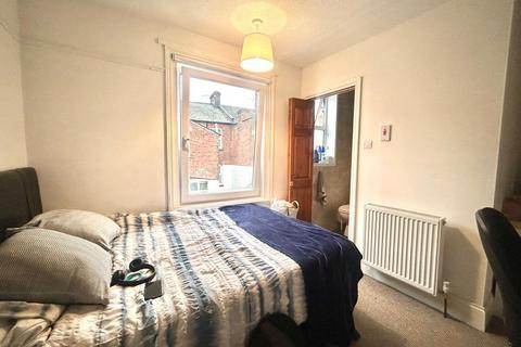 2 bedroom terraced house to rent, Rosewood Terrace, St James, Exeter, EX4