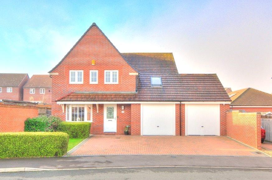 Sunset Way, Evesham, WR11 5 bed detached house £425,000