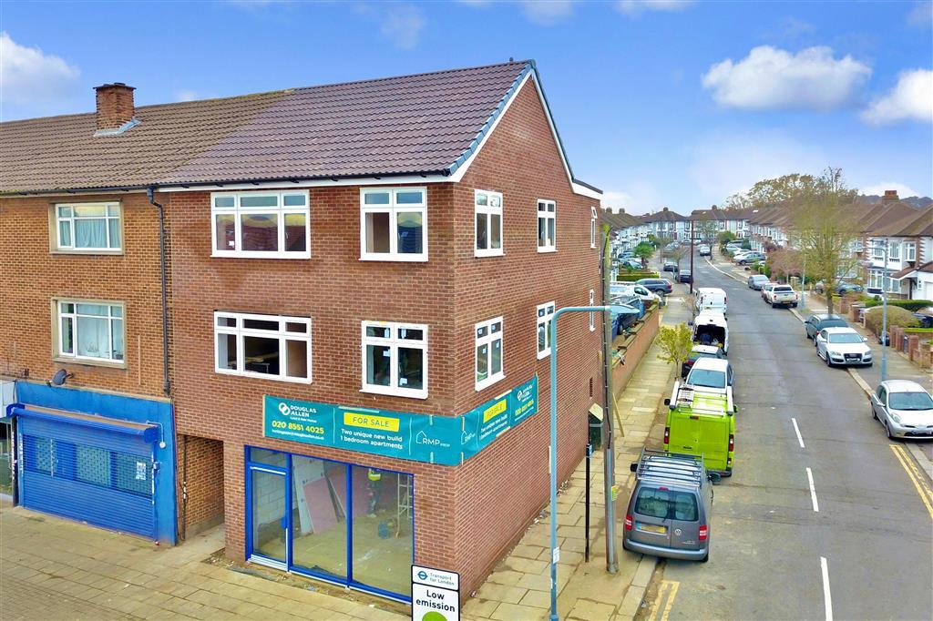Fencepiece Road, Ilford, Essex 1 bed apartment for sale £280,000