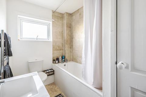 65 Blakes Avenue, Witney, OX28 3SU