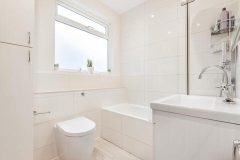 11 Delia Street, London, SW18 2BT