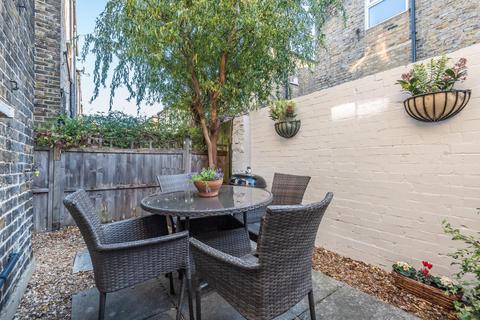 11 Delia Street, London, SW18 2BT