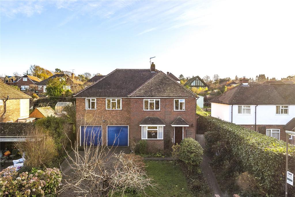 Upper Way, Farnham, Hampshire, GU9 4 bed detached house £695,000