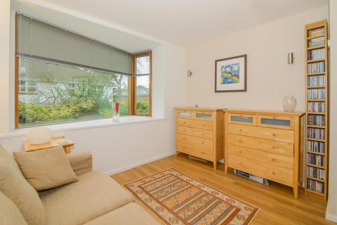 9 Southmead Gardens, Teddington, TW11 9EZ