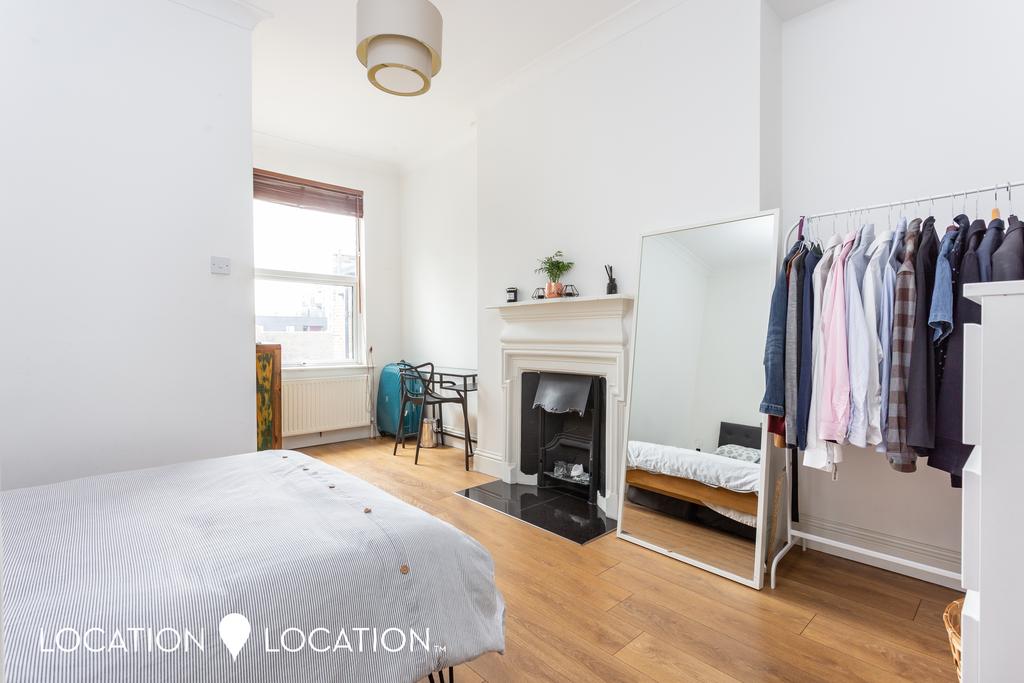 050920204 LLSN  Carlton Mansions Holmleigh Road...