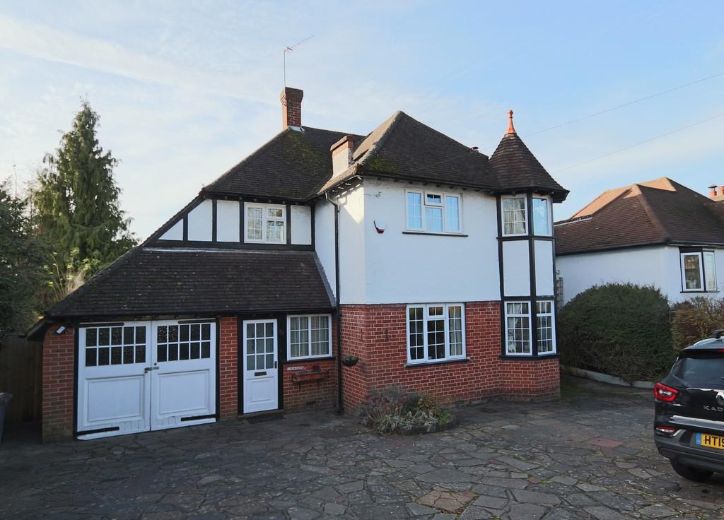 Marlpit Lane, Coulsdon 4 bed detached house £800,000