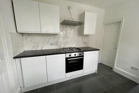 3 bedroom terraced house to rent, Talbot Street, Church Gresley