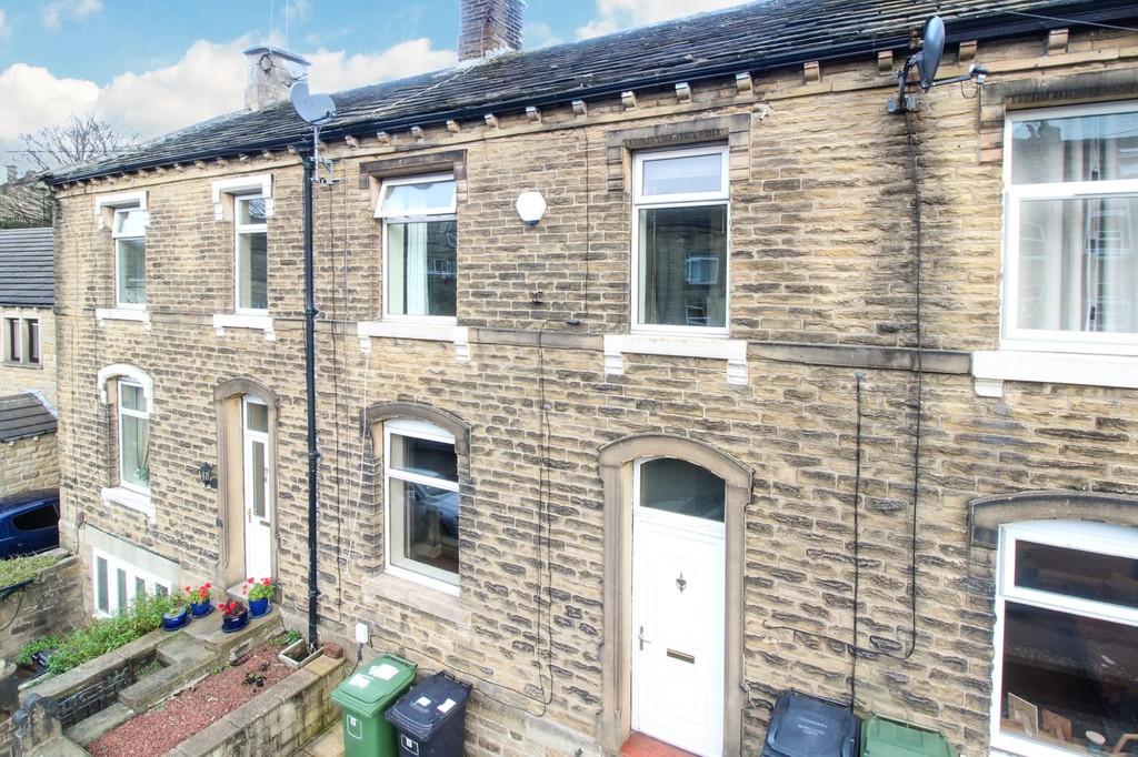 Thirstin Road, Honley 3 bed terraced house £650 pcm (£150 pw)
