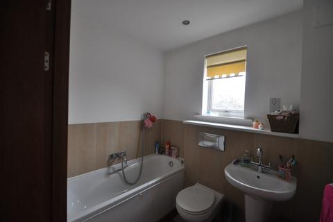 2 bedroom flat to rent, Howlett Heights, Eastwood, Essex, SS9 5HZ