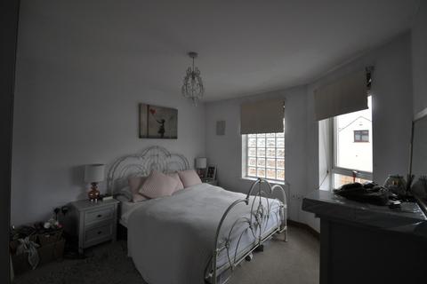 2 bedroom flat to rent, Howlett Heights, Eastwood, Essex, SS9 5HZ