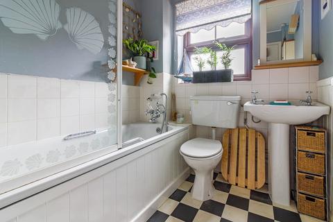 28 Orchid Close, Abridge, Romford, RM4 1DF