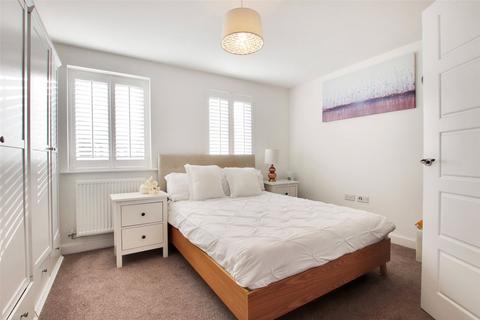 52 Oakes Crescent, Dartford, DA1 5UF