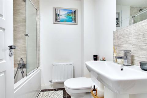 52 Oakes Crescent, Dartford, DA1 5UF