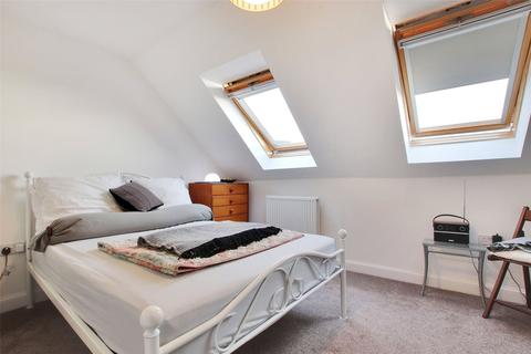 52 Oakes Crescent, Dartford, DA1 5UF