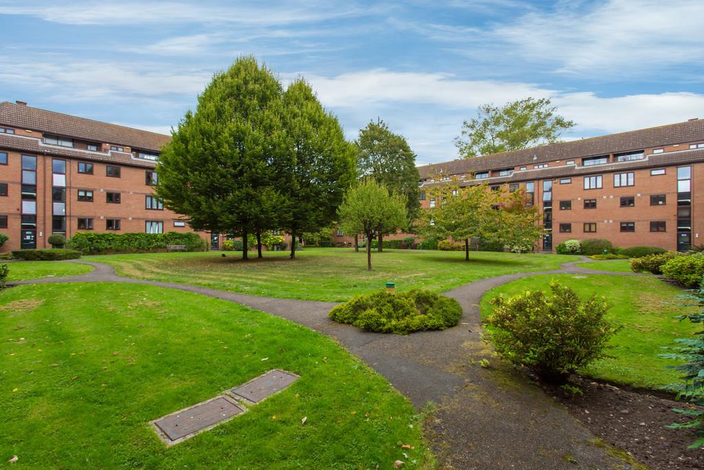 Winslow Close, Eastcote 2 bed apartment £465,000