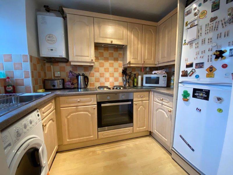 Cudworth Mead, Hedge End, Southampton 2 bed terraced house £230,000