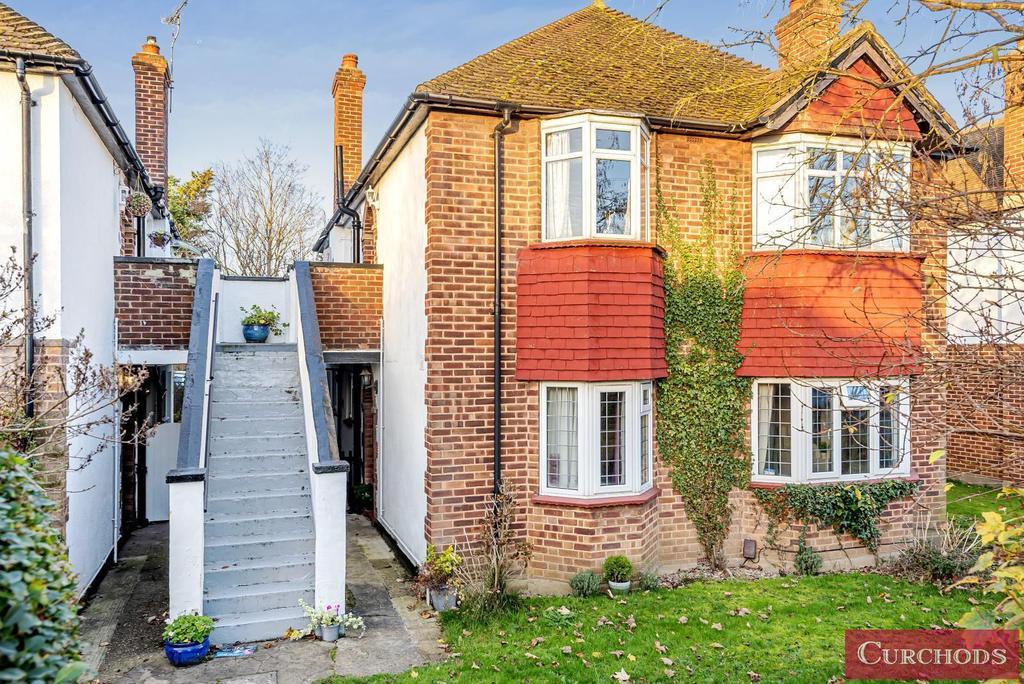 Bruce Avenue, Shepperton, TW17 3 bed £380,000