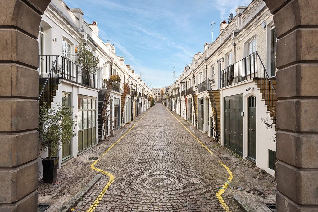 Holland Park Mews