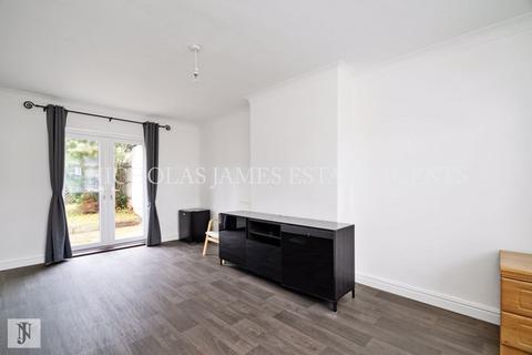 5 bedroom end of terrace house to rent, Addison Avenue, Southgate, London N14