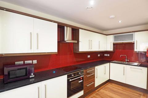 4 bedroom apartment to rent, Apt 13 Devonshire Point