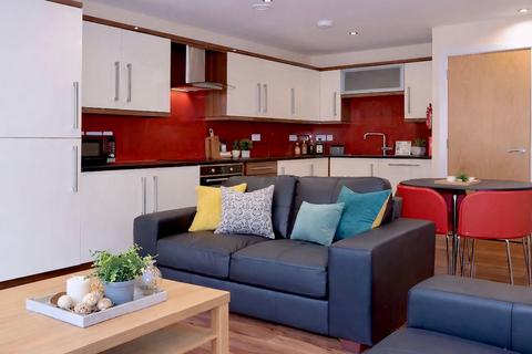 4 bedroom apartment to rent, Apt 13 Devonshire Point