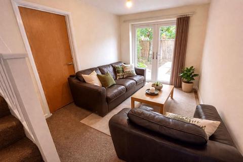 4 bedroom terraced house to rent, 115 Headford Gardens