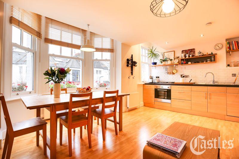 Gunton Road, London 2 bed apartment £550,000