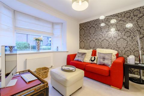 2 Thruppence Close, Coventry, CV4 8HY