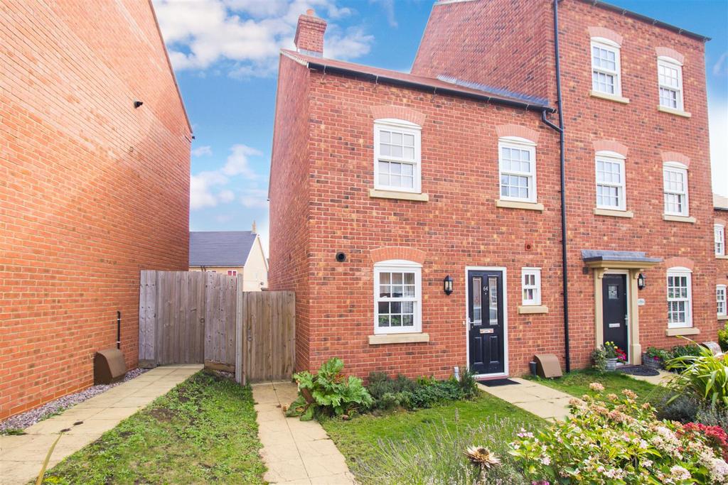 Saxon Way, Great Denham, Bedford 3 bed semidetached house £265,000