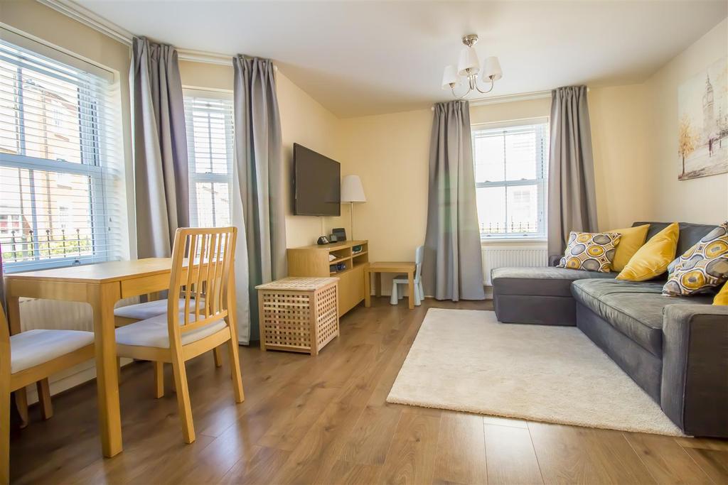 Lounge/Dining Room