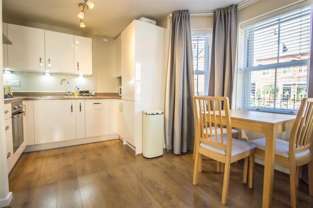 Lounge/Dining Room