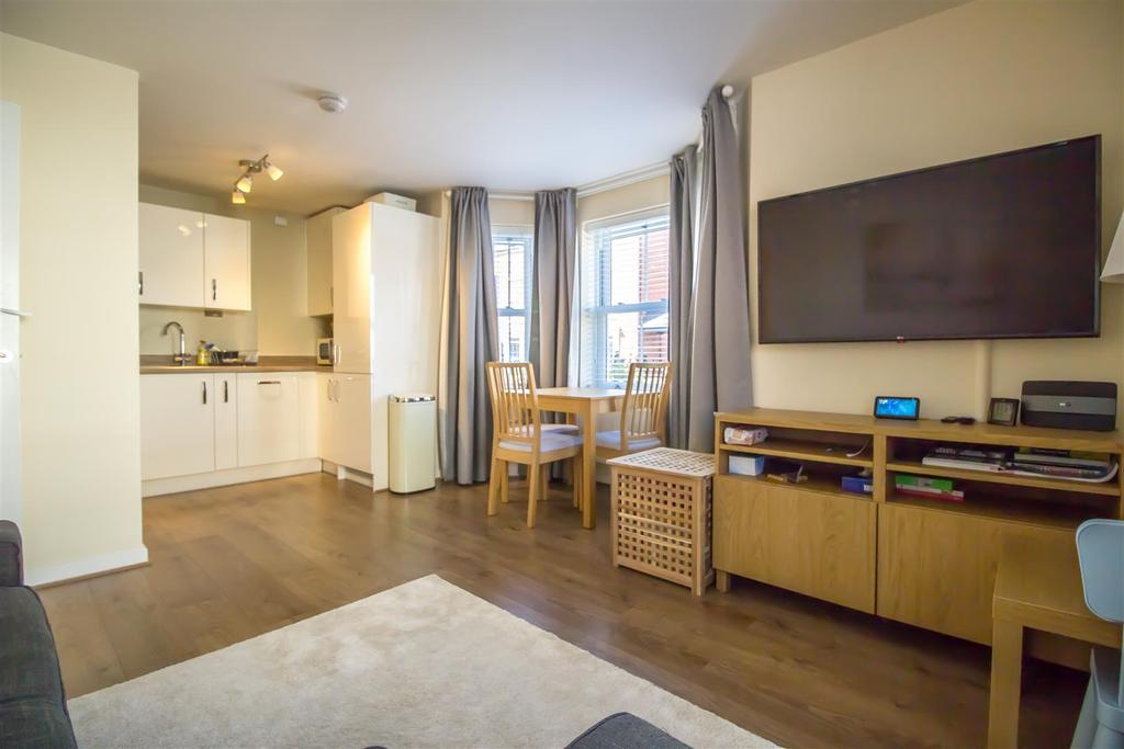 Lounge/Dining Room