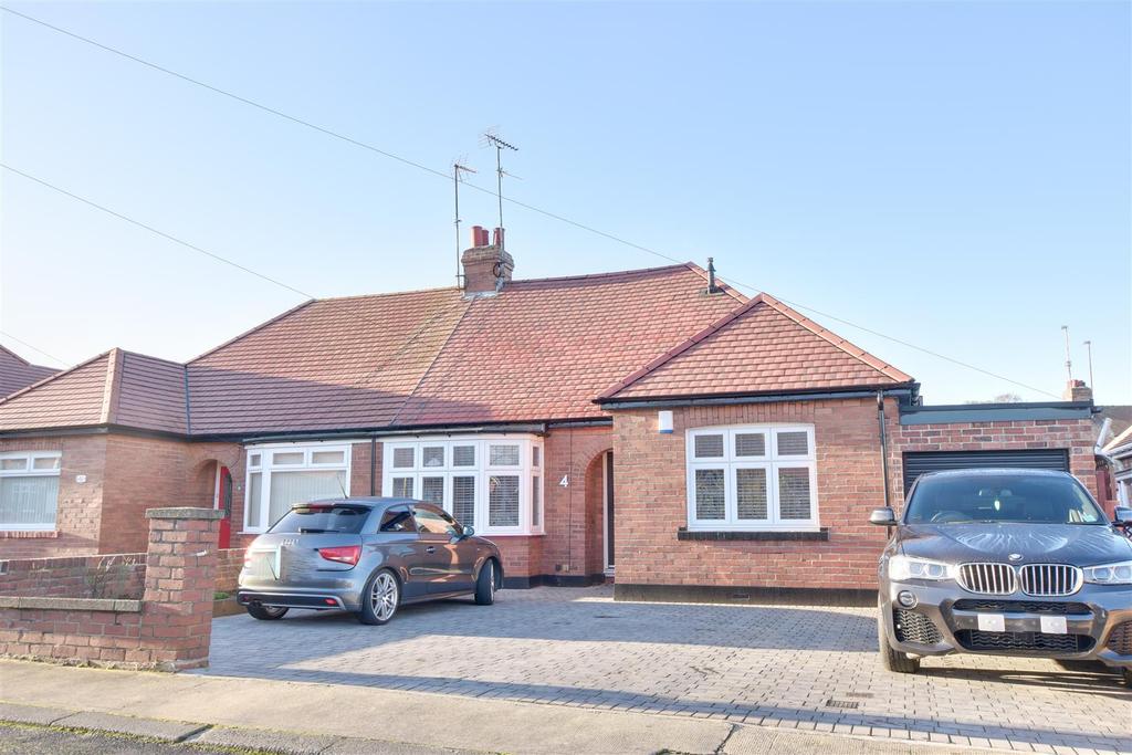 Dilston Gardens, St Gabriels, Sunderland 3 bed semidetached bungalow
