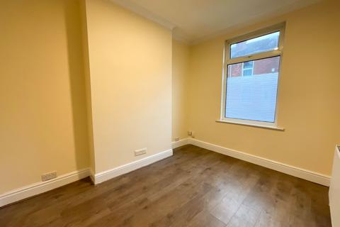 2 bedroom terraced house to rent, 37 Cranbrook Road, DN1