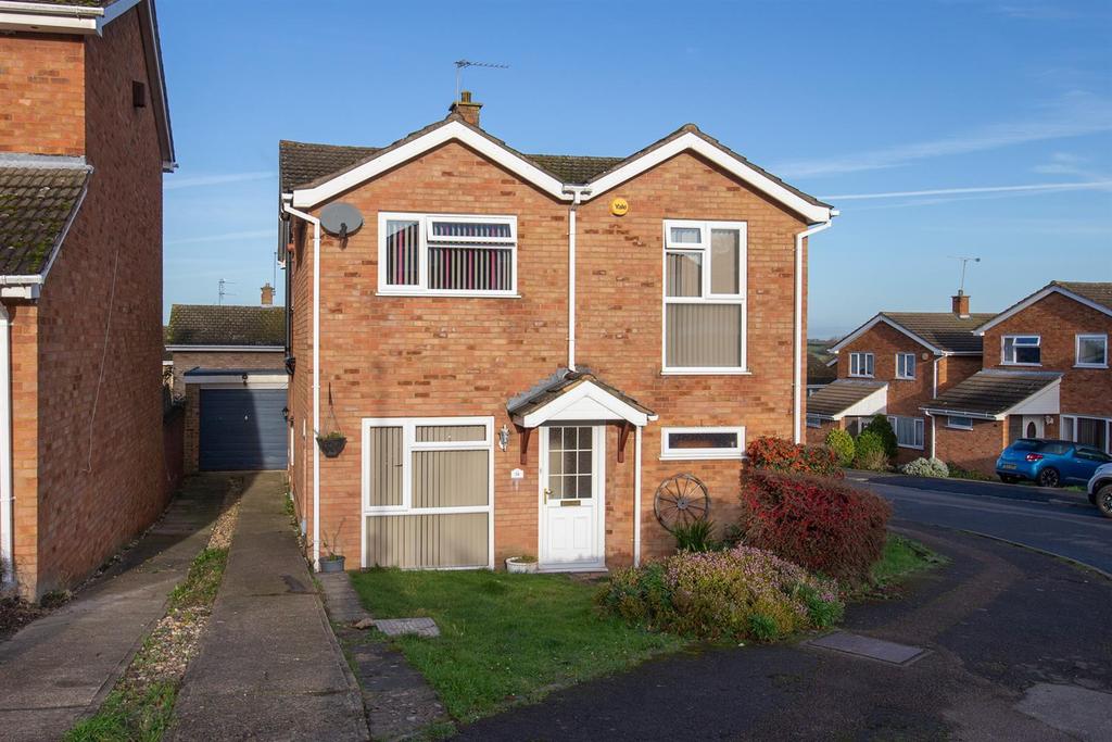 Roslyn Way, Houghton Regis 4 bed detached house £350,000