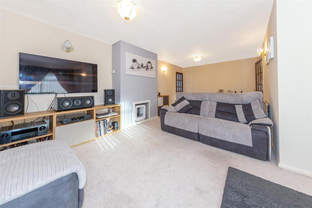 Roslyn Way, Houghton Regis 4 bed detached house £350,000