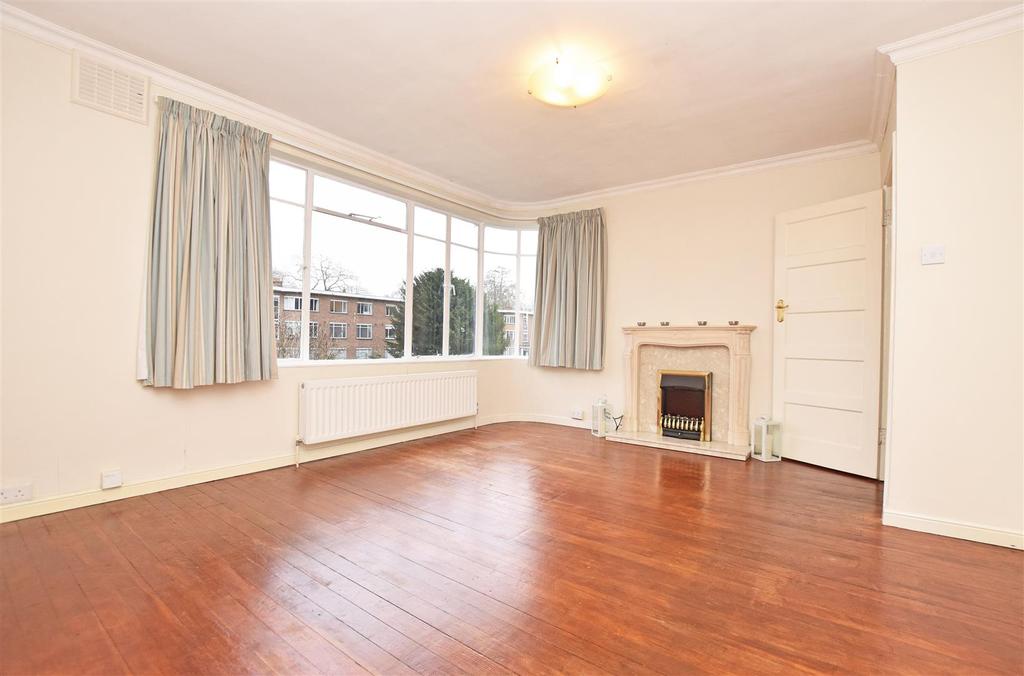 Kingfisher Court, East Molesey 1 bed apartment £1,195 pcm (£276 pw)