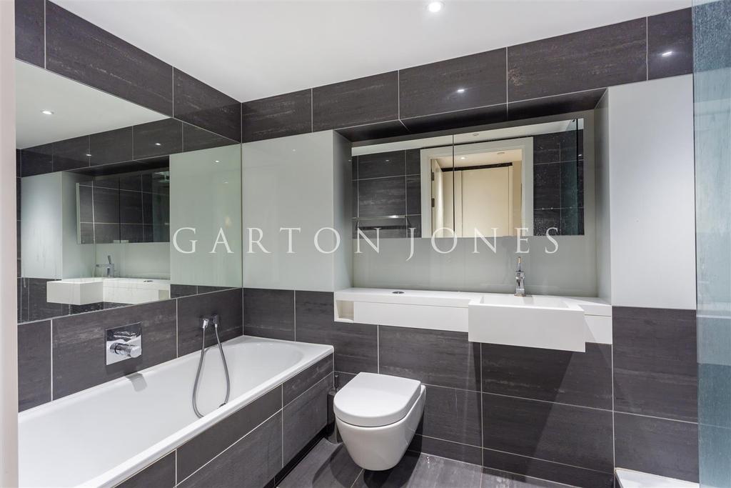 Bathroom (2).JPG