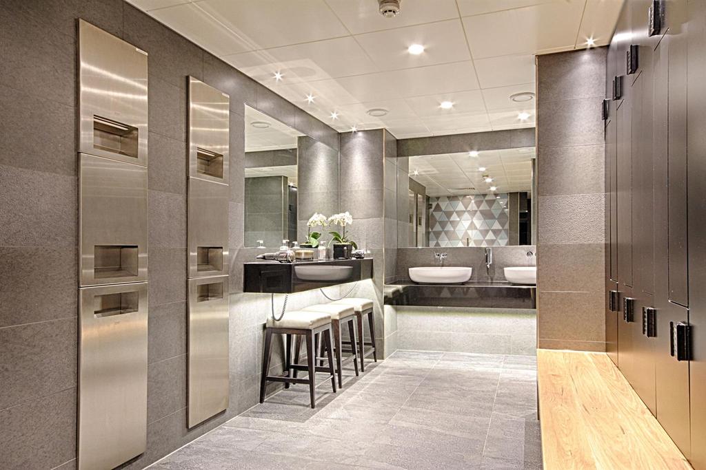 Pool Changing Room 1.jpg