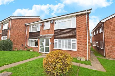 122b Bredhurst Road, Gillingham, ME8 0QU