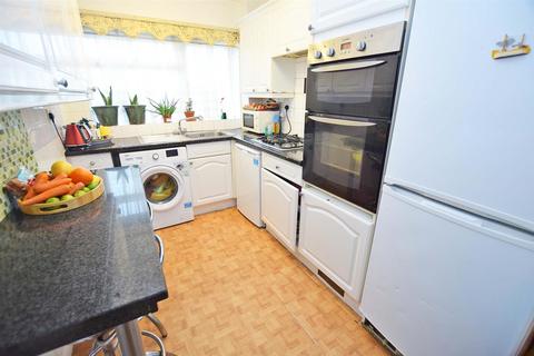 122b Bredhurst Road, Gillingham, ME8 0QU