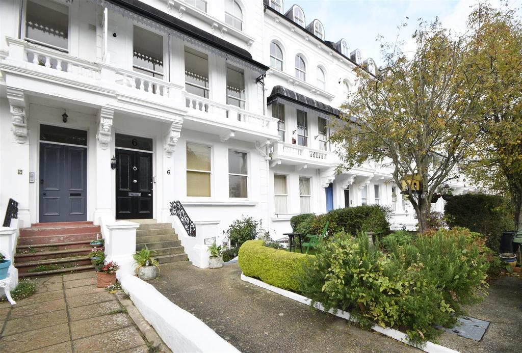 Markwick Terrace, St. LeonardsOnSea 2 bed flat £850 pcm (£196 pw)
