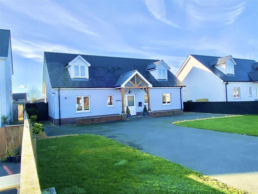ClosYGwyddil, Ferwig, Cardigan, Ceredigion 4 bed detached bungalow