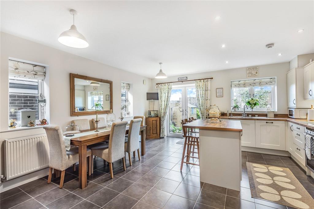 Winston Rise, Four Marks, Alton, Hampshire, GU34 3 bed semidetached